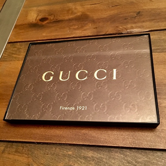 Gucci Accessories - Gucci logo bag wall art 💁🏼‍♀️🛍🎨